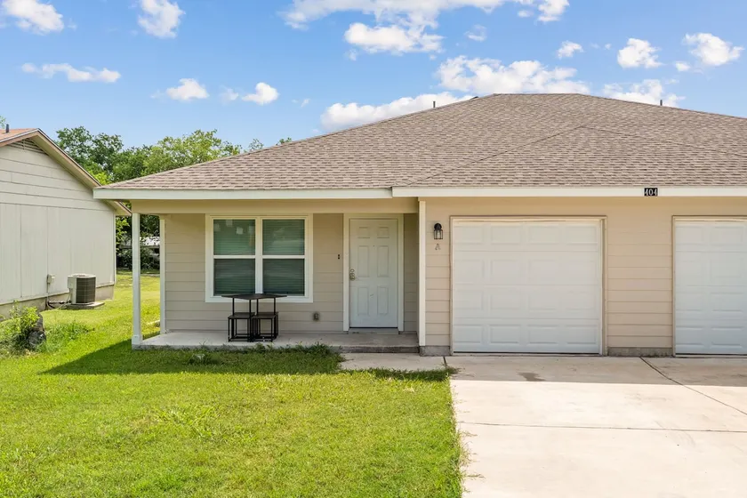 Taylor Home | Samsung | 5 Beds | Ideal for Workers - Image 1