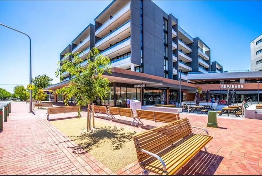 Spacious 2 bedroom Retreat in Kingston, 2 car park - Image 1