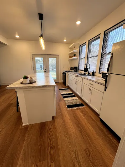 Modern 4BR Beach Retreat-Sleeps 8 - Image 1
