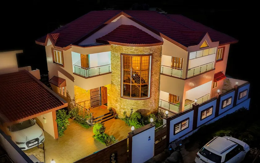 Rail Ridge Villa-Golden Chariot - Image 1