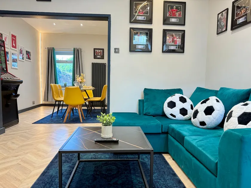 *Luxury LFC Fans House*Close Stadium*Free Parking* - Image 1