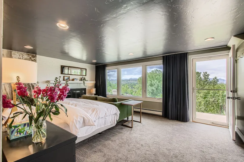 Spacious Suite Mtn Views Peaceful & Private - Image 1