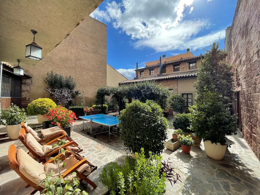 Apartment with patio in the center of Prades. - Image 1