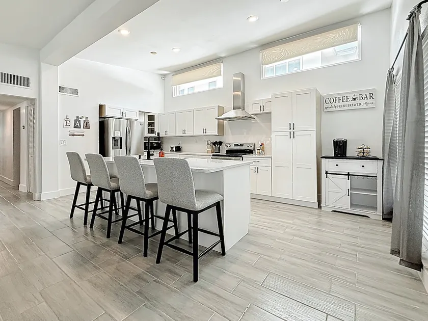 Modern Nest in South Tampa - Image 1