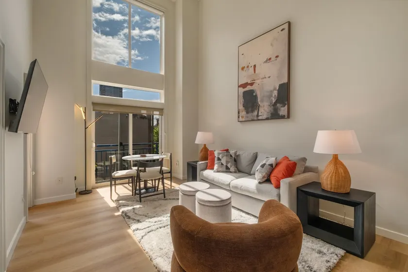 Stylish 2 BR, 2 BA in the Heart of the City! - Image 1