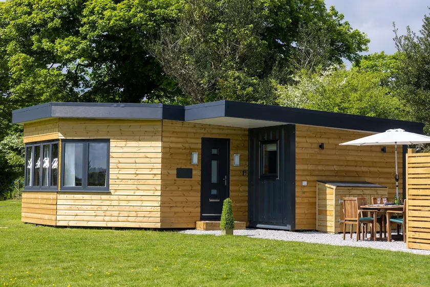 Oak View Hot Tub Lodge Sleeps 6 - Image 1