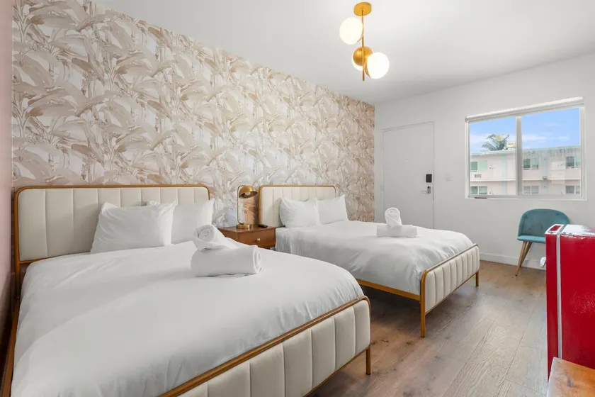 Cool Room for 4 - Pool & Parking - Image 1