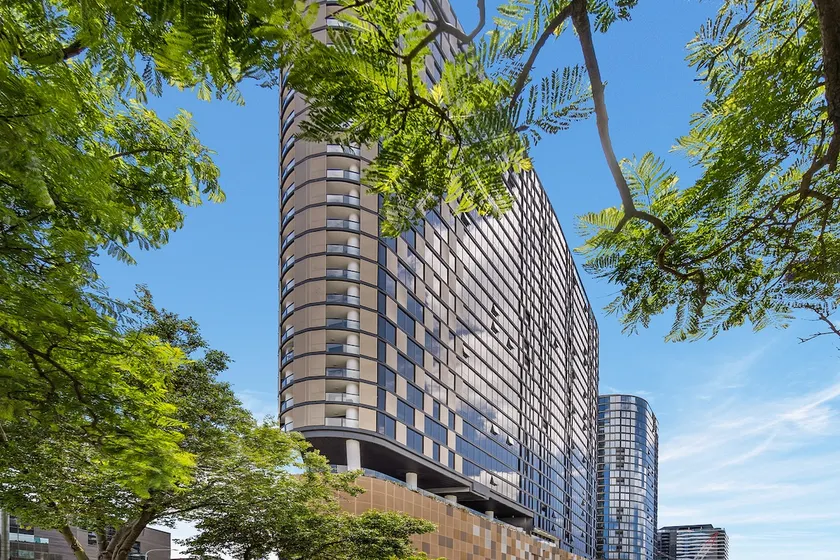 Free Parking! High Level 2b apt in the Valley - Image 1