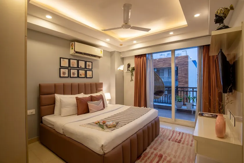 Chic & Cozy Pink Theme | 1BHK w/ Balcony Gurugram - Image 1
