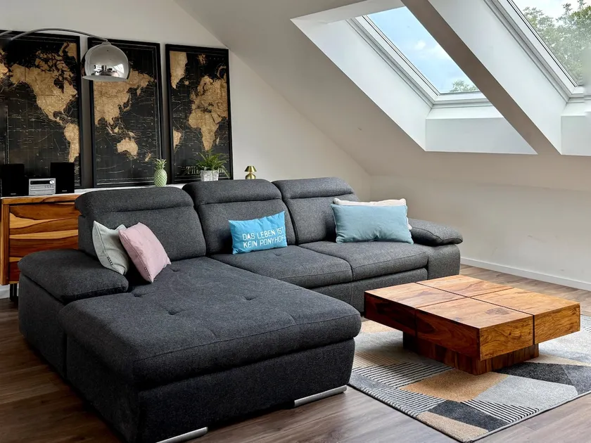 Air-conditioned upstairs apartment - Image 1