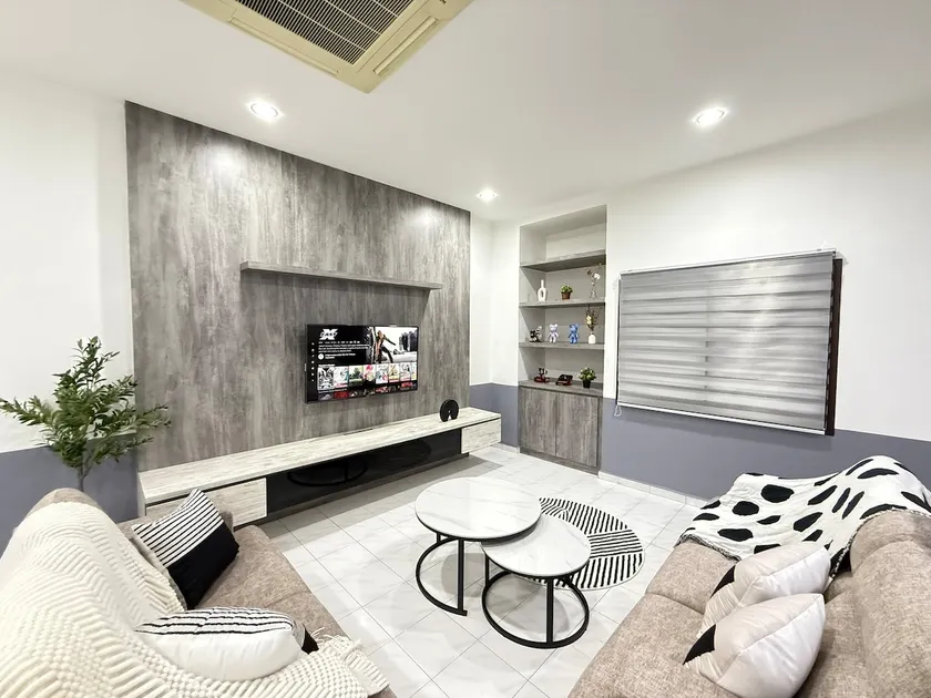 YOLO5 3BR 12PAX CentralTown Netflix - Image 1