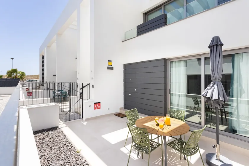Modern apartment 500m from beach, pool & terrace - Image 1