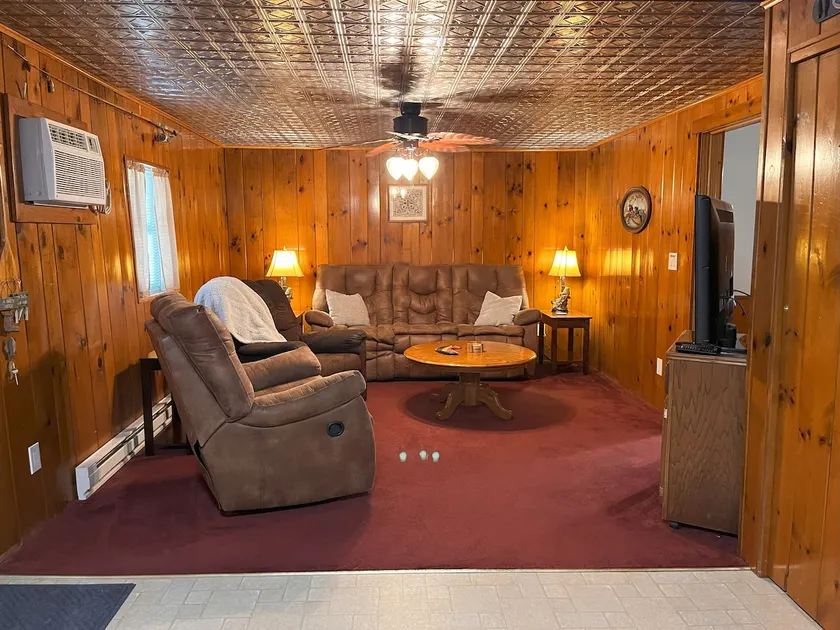 Northern Cabin - DJ's Resort - Image 1