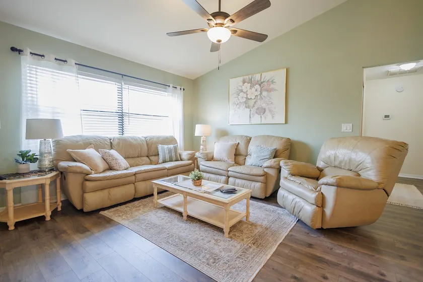 Cozy, quiet 2/2 villa with 2 pools! - Image 1