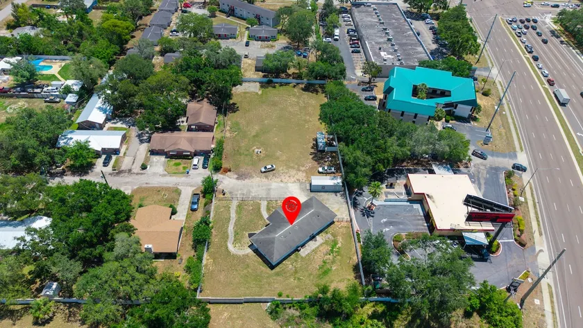 Expansive Charm - 4BR Estate on Private Acre - Image 1