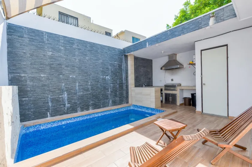 1 King, 3 Twin bed, Pool & 2 parking | 3BR2br 7ppl - Image 1