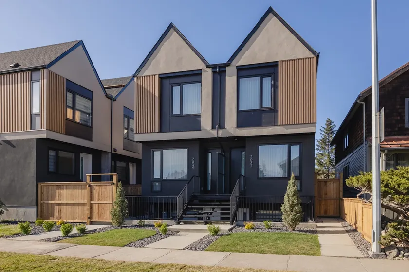 Upper and Lower, Great for Large Families, Fenced Yard - Image 1