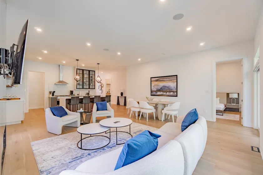 Modern 3-Bedroom Home, 10 mins to Falls & Golf - Image 1