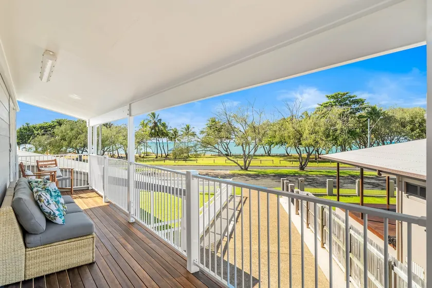Unit 2 (Barry) Beachside Mackay - Image 1