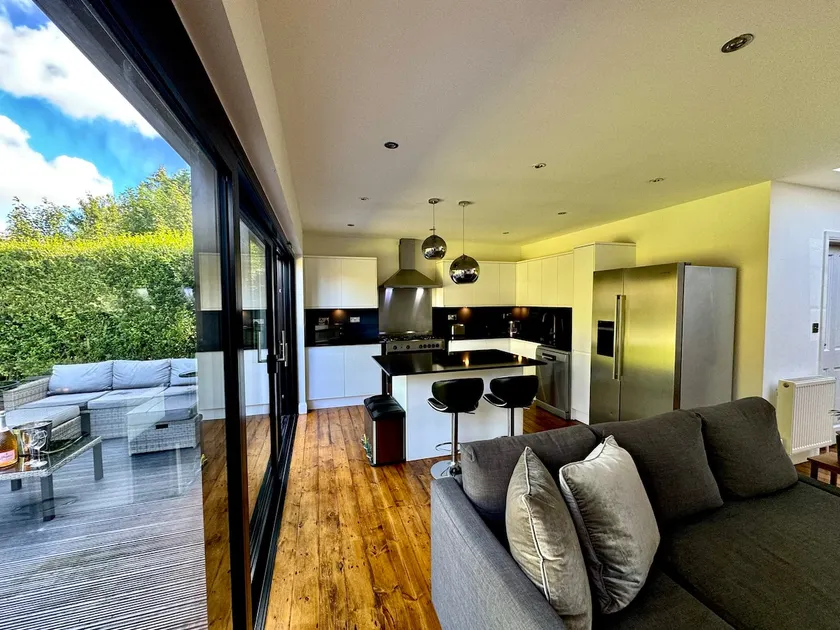 Fabulous art deco house Sleeps 8 garden parking wf - Image 1