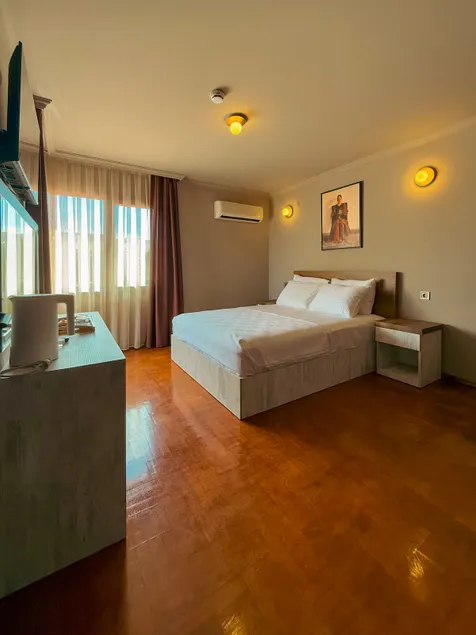 Deluxe Suite - Image 1