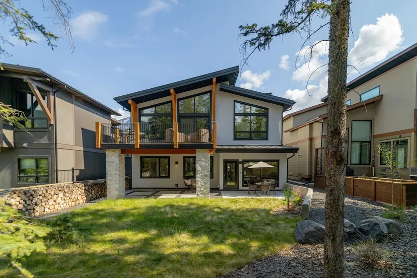 Private Mountain Luxury Walkout Suite For 2! - Image 1