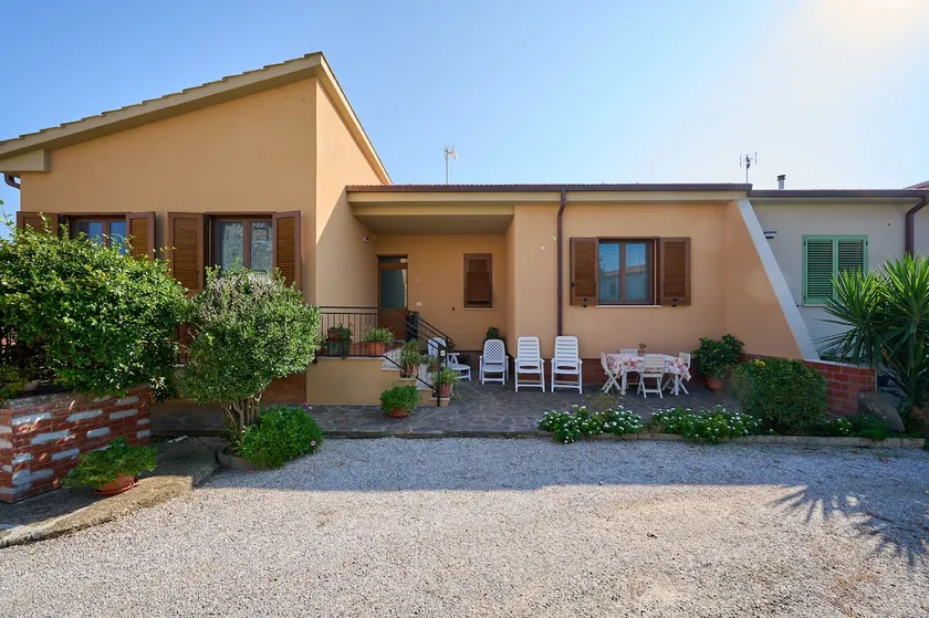 Country house - Image 1