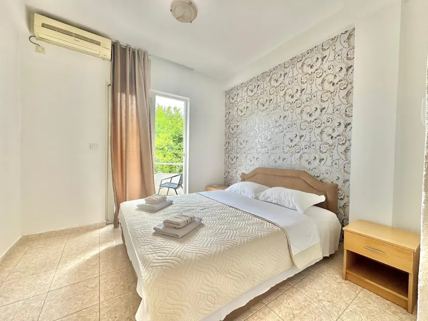 B&M Holiday-Double Room - Image 1
