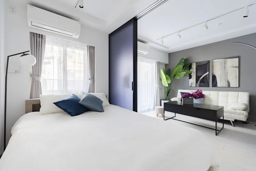 Roppongi's Hidden Home｜Cozy｜4 min walk from the station｜45㎡｜2BR Living｜Convenient to Shibuya, Shinjuku, Omotesando, Ginza - Image 1