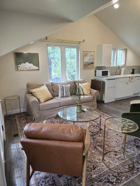 Luxury Living - a peaceful space above our Garden - Image 1