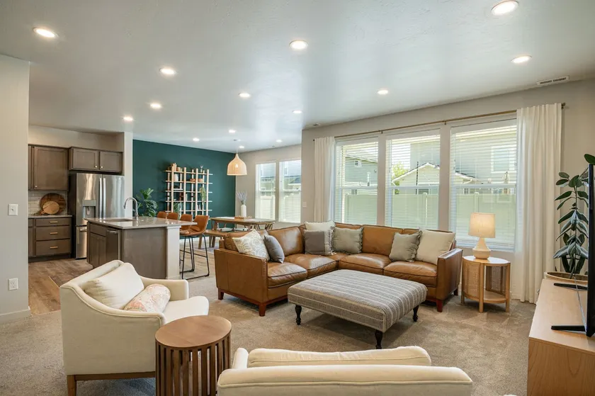 King Suites | Sleeps 10 | Large Garage | St Lukes - Image 1