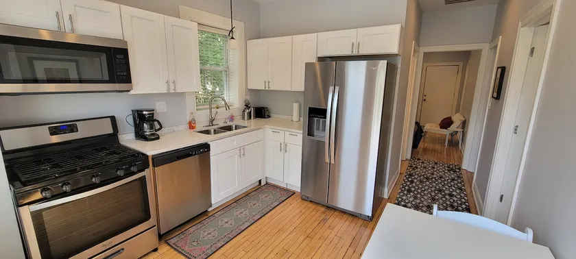 Sun filled tranquil 2 br great part of Logan Sq. - Image 1