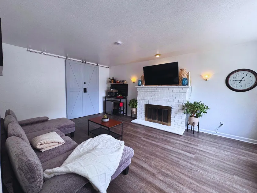 Luna's Cozy Private Suite with Fireplace & 2BRs - Image 1