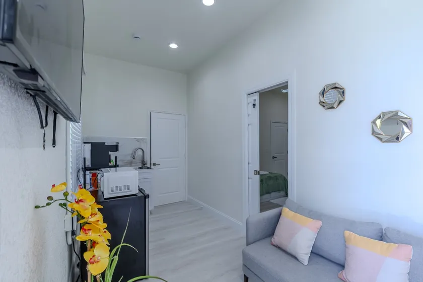 Clean & Cozy 2/1 Apt in Ft Myers - Image 1