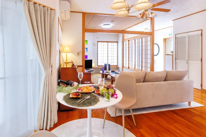 Parking for 2 cars, good access to Kaichu and Ikei Island! Japanese-style room, accommodation for up to 5 people - Image 1