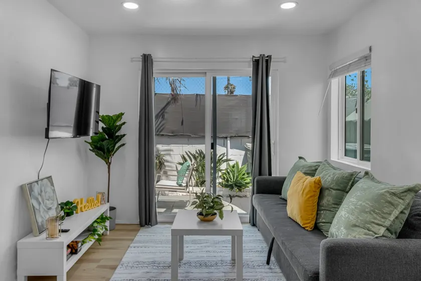 Paramount Escape • Private Patio • Near LA & Beach - Image 1