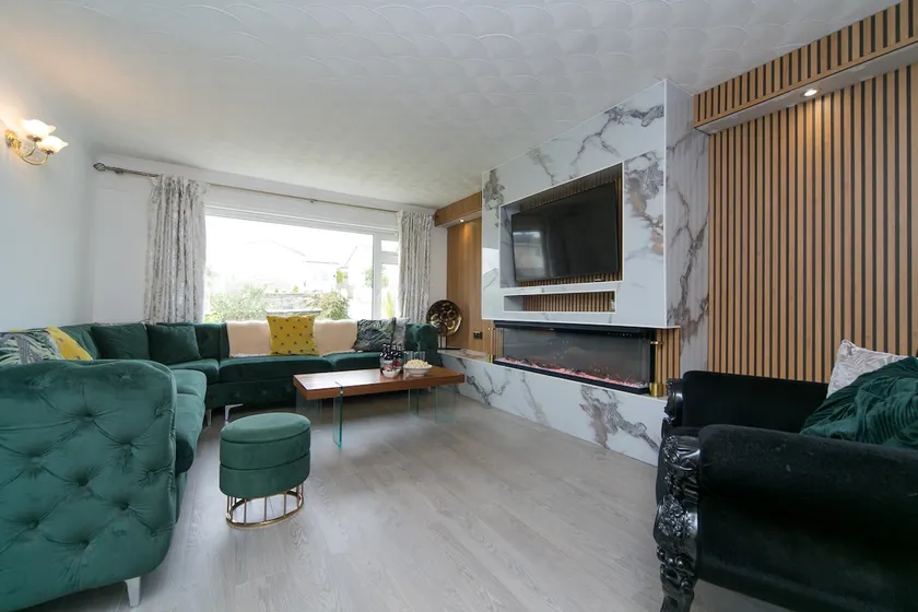 Centrally Located Modern Seaside House - Image 1
