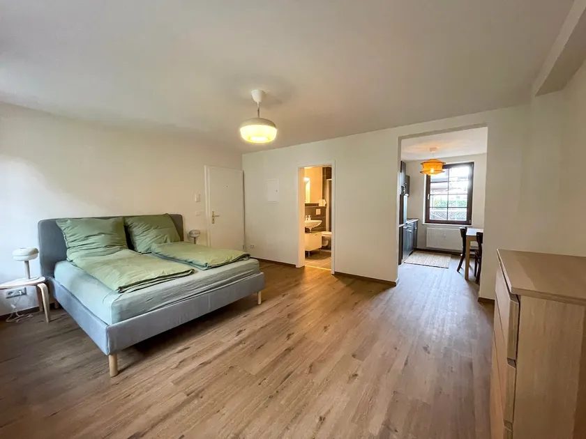 Central location | Modern | Cozy | Free WiFi - Image 1