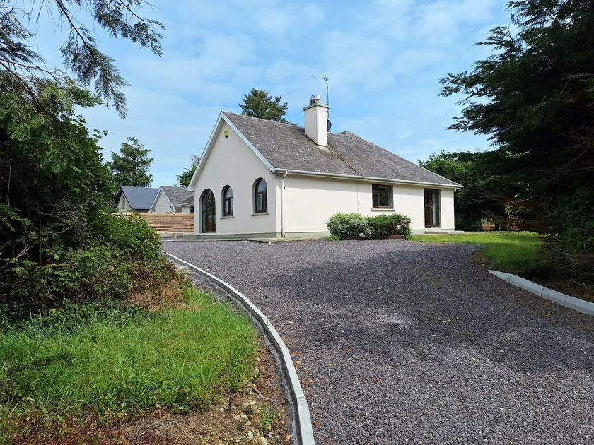 Lilly's Bungalow - Image 1