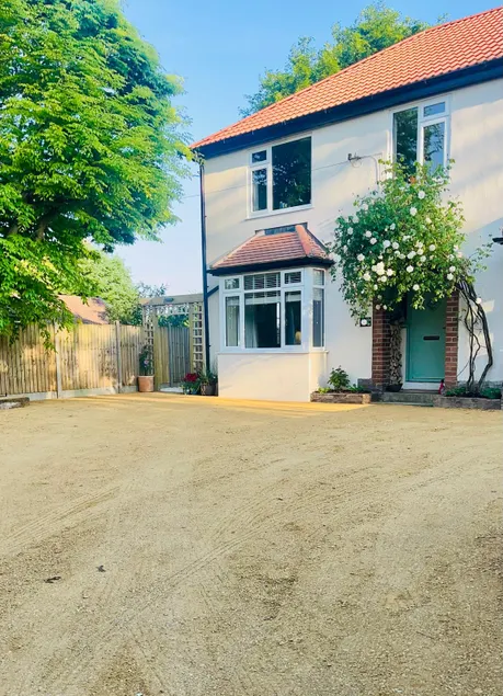 Stylish Accommodation Near Bristol Airport - Image 1