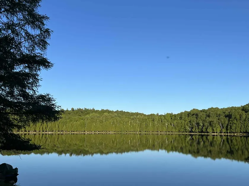 Nature spa cottage with lake access, water activities - Image 1