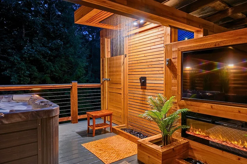 Adults Only, Hot Tub, Outdoor Shower, Romance - Image 1