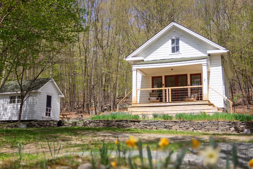 Birdsong Schoolhouse | Casita + Fire Pit Retreat - Image 1