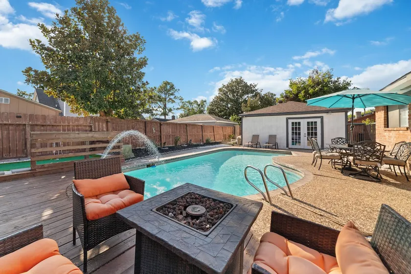 Longhorn Hideaway Pool • Arcade •Sleeps 10 4BR/2BR - Image 1