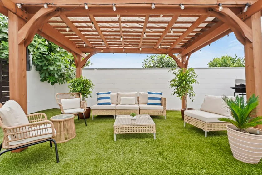 Coastal Chic 2BR/1b | Long Beach - Image 1