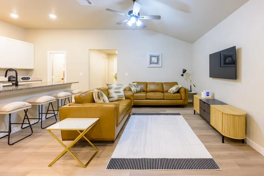 The Modern Manor – Elegance (Midland/Odessa) - Image 1