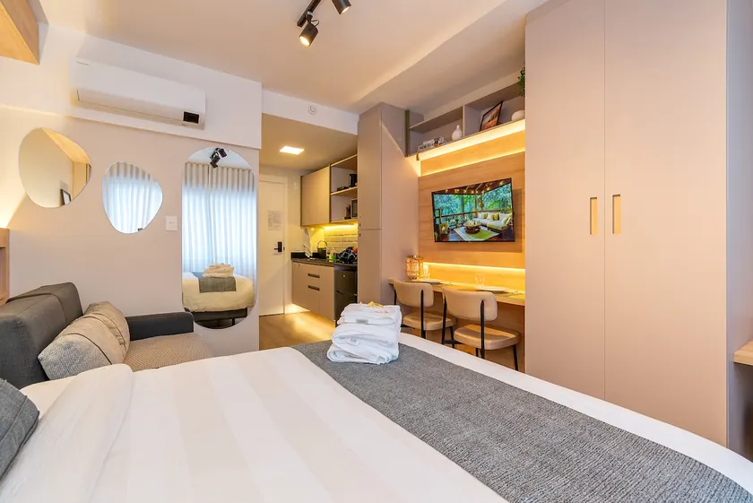 Luxury Mills + Queen + Alexa + Smart Home + Nespresso + Pool - Image 1