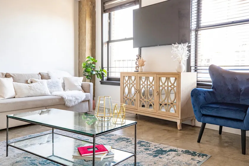 Loft 2 Queens | Super location - Image 1
