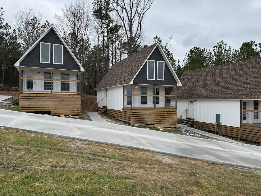 Cozy Lakeview Retreat #2 - Image 1