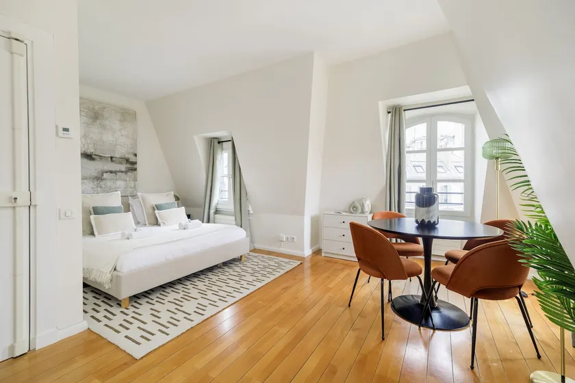 Perfect studio with a view next to Champs Élysées - Image 1